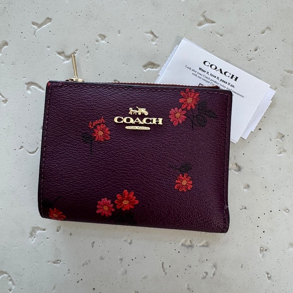 Coach Bifold Wallet With Country Floral Print  🌺🌺 - Picture 1 of 7